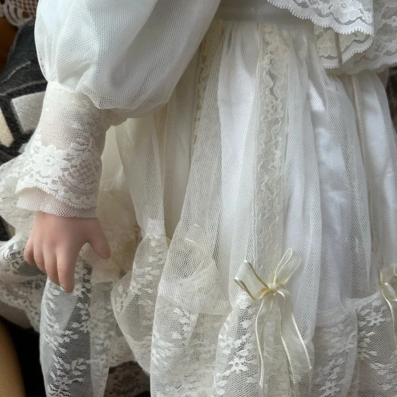 Porcelain Doll - Picture 11 of 16